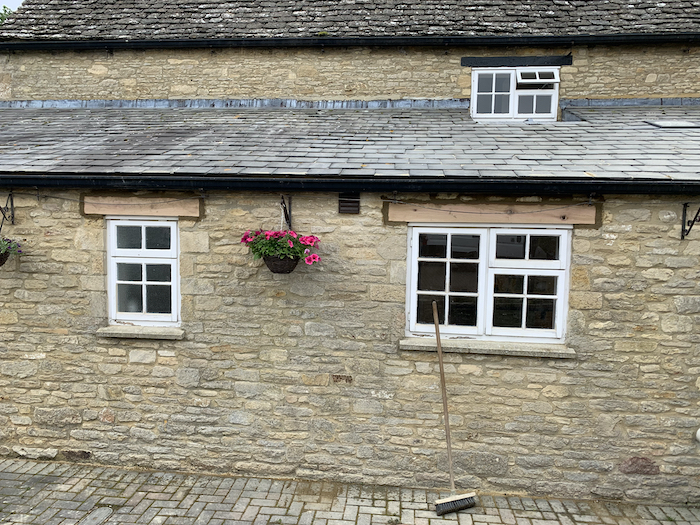 builders-in-witney-oak-lintel-1800s-cottage-in-clanfield-04